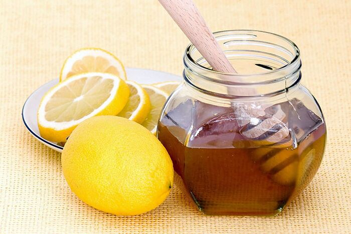 Lemon and honey are ingredients for a mask that whitens and perfectly tightens facial skin