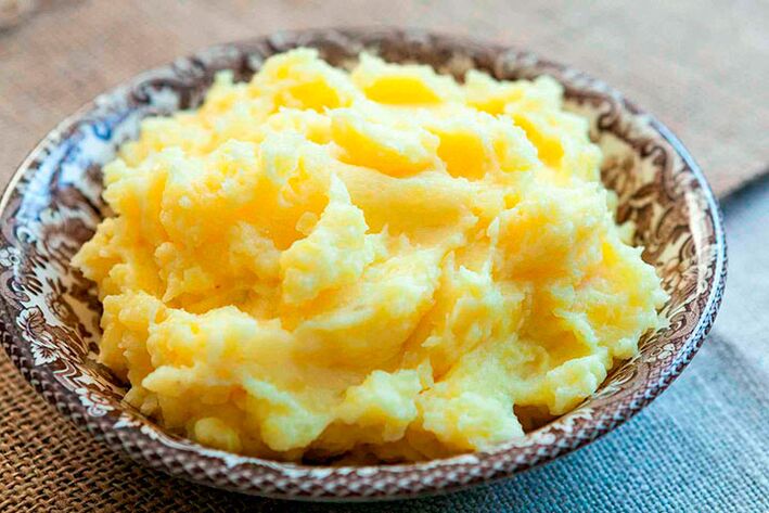 Refreshing potato mask for facial skin